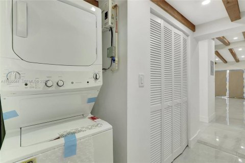 House in Fort Lauderdale, Florida 3 bedrooms, 89.93 sq.m. № 2035126 - photo 20