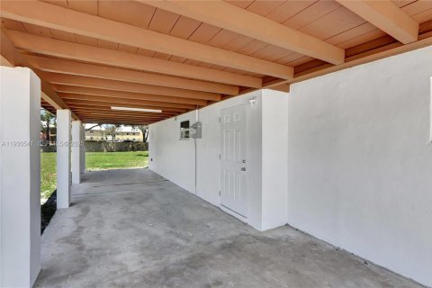 House in Fort Lauderdale, Florida 3 bedrooms, 89.93 sq.m. № 2035126 - photo 4