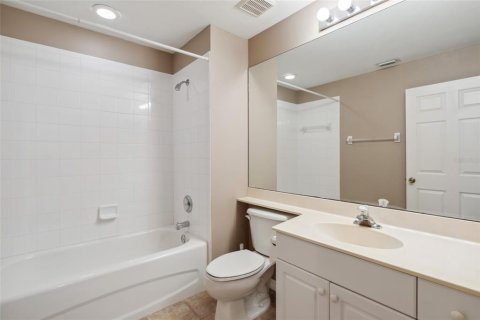 Condo in Fort Myers, Florida, 2 bedrooms  № 1534038 - photo 19