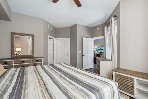Condo in Fort Myers, Florida, 2 bedrooms  № 1534038 - photo 12