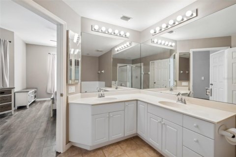 Condo in Fort Myers, Florida, 2 bedrooms  № 1534038 - photo 14