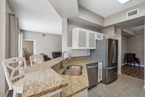 Condo in Fort Myers, Florida, 2 bedrooms  № 1534038 - photo 7