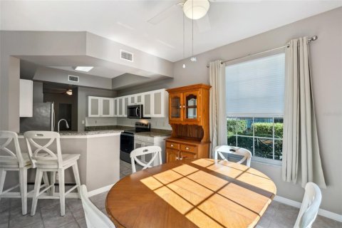 Condo in Fort Myers, Florida, 2 bedrooms  № 1534038 - photo 9