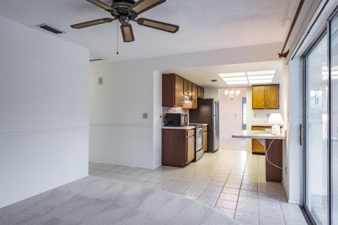 House in Clearwater, Florida 2 bedrooms, 138.24 sq.m. № 1899934 - photo 30