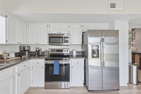 Купить виллу или дом в Брэндон, Флорида 6 комнат, 130.99м2, № 2150654 - фото 16