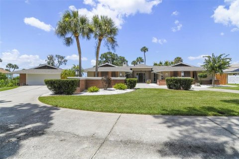 House in Yalaha, Florida 3 bedrooms, 229.56 sq.m. № 1882834 - photo 2