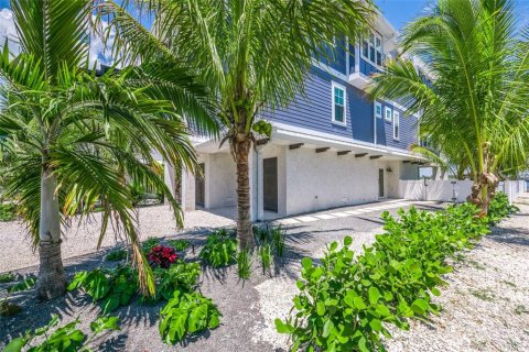 House in Bradenton Beach, Florida 8 bedrooms, 299.89 sq.m. № 1642435 - photo 3