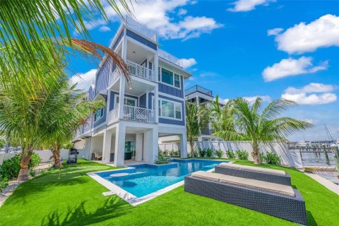 House in Bradenton Beach, Florida 8 bedrooms, 299.89 sq.m. № 1642435 - photo 14