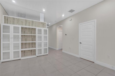 Купить кондоминиум в Дорал, Флорида 2 спальни, 99.59м2, № 1983764 - фото 10