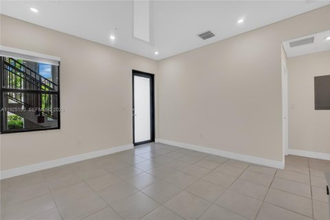 Купить кондоминиум в Дорал, Флорида 2 спальни, 99.59м2, № 1983764 - фото 8