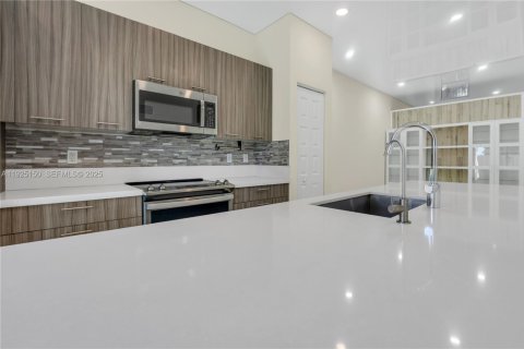 Купить кондоминиум в Дорал, Флорида 2 спальни, 99.59м2, № 1983764 - фото 14