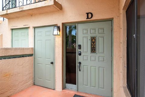 Condominio en alquiler en Hialeah, Florida, 3 dormitorios, 108.7 m2 № 1992912 - foto 3