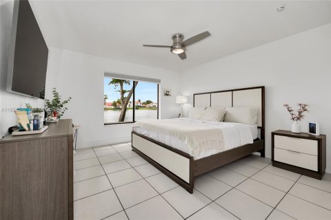 Condominio en alquiler en Hialeah, Florida, 3 dormitorios, 108.7 m2 № 1992912 - foto 10