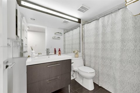 Condominio en alquiler en Hialeah, Florida, 3 dormitorios, 108.7 m2 № 1992912 - foto 15