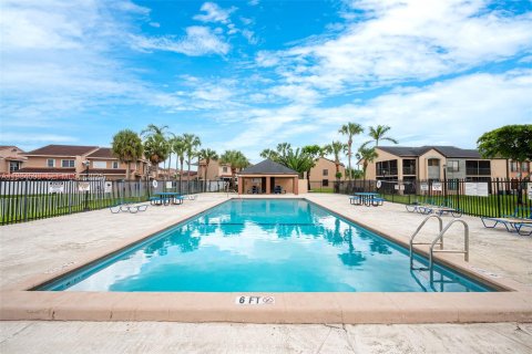 Condominio en alquiler en Hialeah, Florida, 3 dormitorios, 108.7 m2 № 1992912 - foto 23