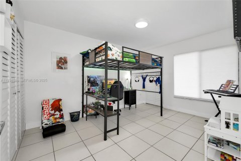 Condominio en alquiler en Hialeah, Florida, 3 dormitorios, 108.7 m2 № 1992912 - foto 16