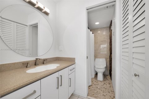 Condominio en alquiler en Hialeah, Florida, 3 dormitorios, 108.7 m2 № 1992912 - foto 12