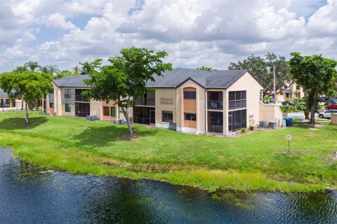 Condominio en alquiler en Hialeah, Florida, 3 dormitorios, 108.7 m2 № 1992912 - foto 21