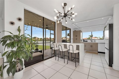 Condominio en alquiler en Hialeah, Florida, 3 dormitorios, 108.7 m2 № 1992912 - foto 7