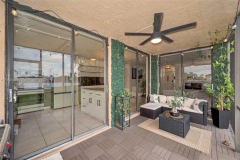 Condominio en alquiler en Hialeah, Florida, 3 dormitorios, 108.7 m2 № 1992912 - foto 19