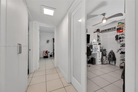 Condominio en alquiler en Hialeah, Florida, 3 dormitorios, 108.7 m2 № 1992912 - foto 13