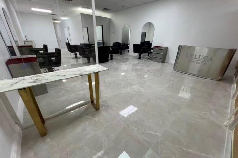 Commercial property in Davie, Florida № 1942665 - photo 2