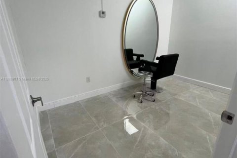 Commercial property in Davie, Florida № 1942665 - photo 7