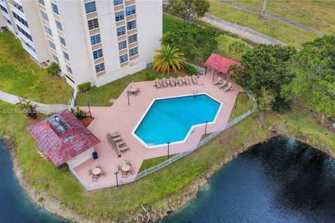 Copropriété à vendre à Lauderhill, Floride: 2 chambres, 104.05 m2 № 2089091 - photo 21