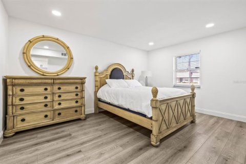 Condo in Seminole, Florida, 2 bedrooms  № 1718265 - photo 12