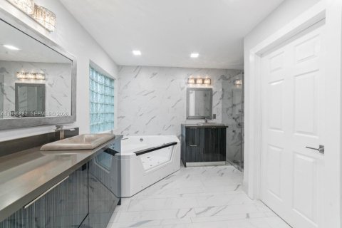 Villa ou maison à vendre à Miramar, Floride: 3 chambres, 168.62 m2 № 2059159 - photo 9