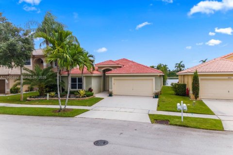 Villa ou maison à vendre à Miramar, Floride: 3 chambres, 168.62 m2 № 2059159 - photo 2