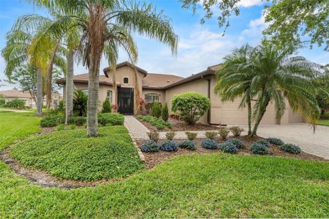 House in Kissimmee, Florida 3 bedrooms, 243.03 sq.m. № 1629742 - photo 2