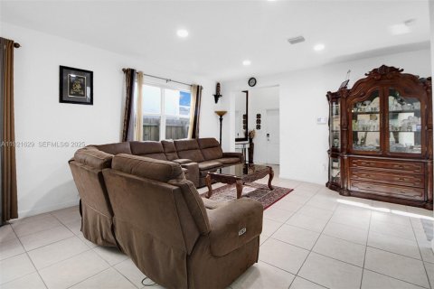 Купить виллу или дом в Хомстед, Флорида 5 спален, 269.88м2, № 1976430 - фото 15