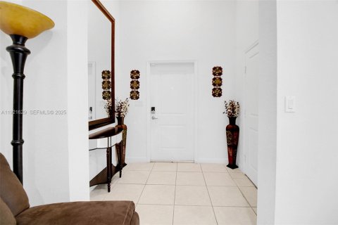 Купить виллу или дом в Хомстед, Флорида 5 спален, 269.88м2, № 1976430 - фото 4