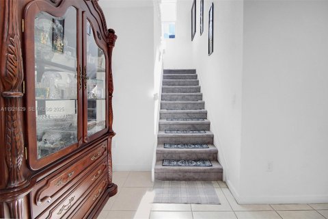 Купить виллу или дом в Хомстед, Флорида 5 спален, 269.88м2, № 1976430 - фото 13