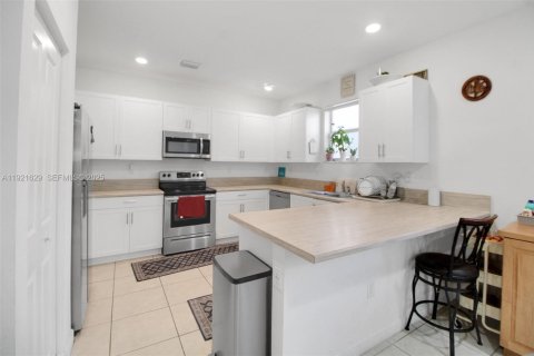 Купить виллу или дом в Хомстед, Флорида 5 спален, 269.88м2, № 1976430 - фото 5