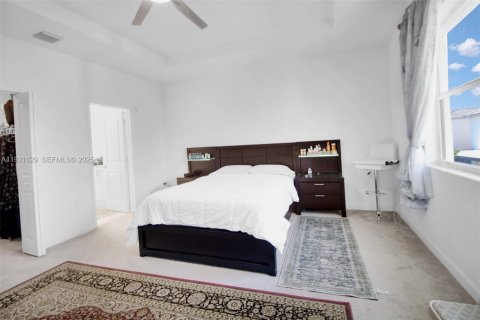 Купить виллу или дом в Хомстед, Флорида 5 спален, 269.88м2, № 1976430 - фото 21