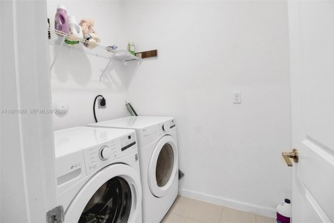 Купить виллу или дом в Хомстед, Флорида 5 спален, 269.88м2, № 1976430 - фото 11