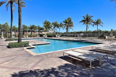 Condominio en venta en Hallandale Beach, Florida, 2 dormitorios № 1881454 - foto 29