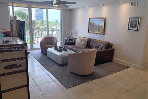 Condominio en venta en Hallandale Beach, Florida, 2 dormitorios № 1881454 - foto 2