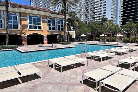 Condominio en venta en Hallandale Beach, Florida, 2 dormitorios № 1881454 - foto 26