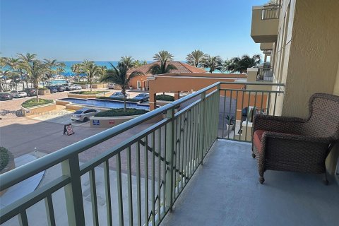 Condominio en venta en Hallandale Beach, Florida, 2 dormitorios № 1881454 - foto 1