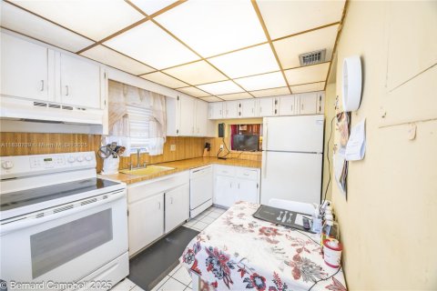 Купить кондоминиум в Лодерхилл, Флорида 2 спальни, 99.41м2, № 1934133 - фото 4