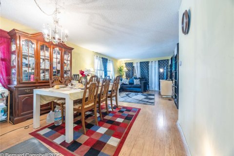 Купить кондоминиум в Лодерхилл, Флорида 2 спальни, 99.41м2, № 1934133 - фото 1