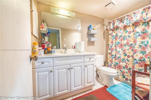 Купить кондоминиум в Лодерхилл, Флорида 2 спальни, 99.41м2, № 1934133 - фото 8