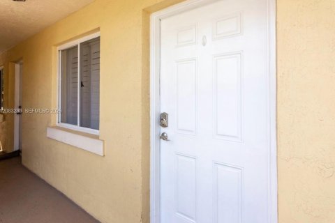 Copropriété à louer à Miami, Floride: 2 chambres, 105.91 m2 № 2353634 - photo 4