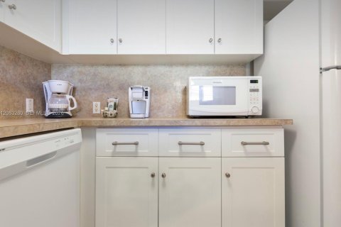 Copropriété à louer à Miami, Floride: 2 chambres, 105.91 m2 № 2353634 - photo 10