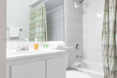 Copropriété à louer à Miami, Floride: 2 chambres, 105.91 m2 № 2353634 - photo 20