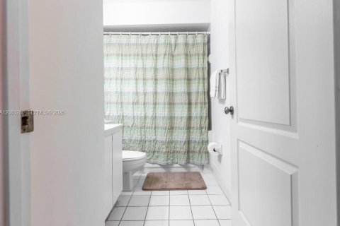 Copropriété à louer à Miami, Floride: 2 chambres, 105.91 m2 № 2353634 - photo 21