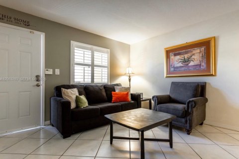 Copropriété à louer à Miami, Floride: 2 chambres, 105.91 m2 № 2353634 - photo 5